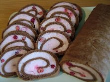 Rolada z owocami

 Składniki:
3 jajka (180g)
1 łyżka mąki pełnoziarnistej (20g)
1 łyżka kakao (10g)
1 paczka cukru waniliowego (15g)
1 łyżeczka proszku do pieczenia
1 galaretka ...