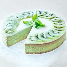 Sernik bazyliowy

Spód:

• 150 g ciastek kruchych
• 2 łyżki masła

Masa serowa:

• 500 g twarogu tłustego (najlepszy jest twaróg na wagę)
• 500 g mascarpone
• 1 i 1/2 szklanki c...