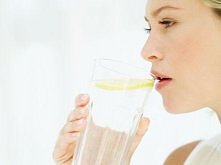 rezygnujemy z napojów słodzonych i gazowanych, od tej chwili naszym przyjacielem jest woda z cytryną :)