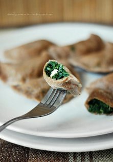 Pełnoziarniste pierogi ze szpinakiem, czosnkiem i fetą :)