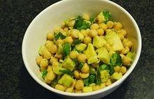 Sałatka z ciecierzycy i awo...