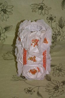 Wazon z kwiatów wykonanych ze starych ubrań Czyli: Recykling kolejna odsłona:)