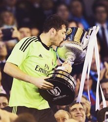 Iker z pucharem :)