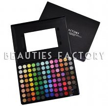 Która z nas ni marzyła kiedykolwiek o palecie zawierającej tyle kolorów? Dla mnie jest świetna i do tego ta cena 29,90 to naprawdę niewiele :)