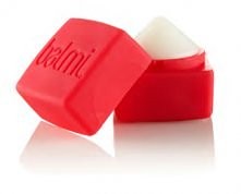 Balsam do ust muszę mieć zawsze przy sobie. Nienawidzę kiedy wargi są spierzchnięte, bądź kiedy pękają. Wygląda to nieestetycznie i psuje wygląd... Balsamami staram się przed ty...