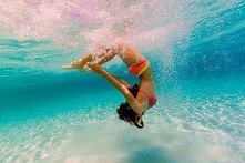 Wszelka aktywność fizyczna wskazana. Postaw na pływanie dzięki któremu połączysz wysiłek fizyczny z rozrywką. Regularny wysiłek tego typu sprawi, że twoje ciało będzie jędrniejs...