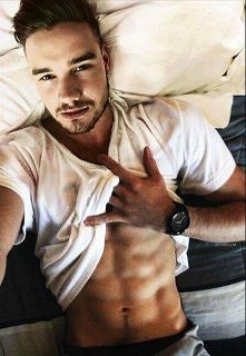 a mnie do ćwiczeń motywuje ten oto pan :* 
Liaś <3