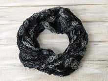 Komin Fraktal czyli lekki szal komin z motywem pasiely.