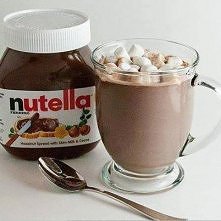 Nutella icepuccino :)

Składniki:

-3 łyżeczki kawy rozpuszczalnej
-150 ml wody
-150 ml mleka
-2 gałki lodów waniliowych lub orzechowych 
-4 łyżki nutelli
-bita śmietana do deko...