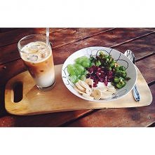 Low fat Turkish yoghurt ♡ a kiwi ♡ half a banana ♡ green grapes ♡ iced caramel latte made with unsweetened almond milk ♡ dried cranberries