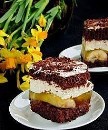 Jamajka

Biszkopt:
5 jaj
1 szkl cukru
1 budyń czekoladowy
3 łyżki kakao
1 szkl mąki pszennej
1 łyżeczka proszku do pieczenia
szczypta soli

Masa:
600 ml śmietanki kremówki 30-36...