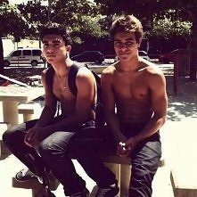 dwie nizłe dupcie mmm :3