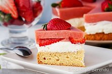 Biszkopt z kremem mascarpone i musem rabarbarowo-truskawkowym