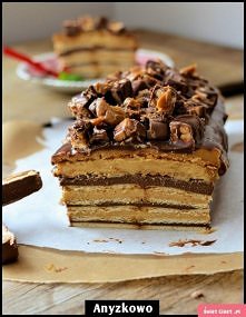 Przepis
Składniki masa : 1 szklanka mąki kukurydzianej, 1 szklanka cukru pudru, 5 szklanek mleka, 1 łyżeczka ekstraktu waniliowego, szczypta soli, 1 puszka masy krówkowej orzech...