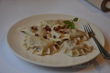 Pierogi z kaszą gryczaną i kapustą kiszoną.