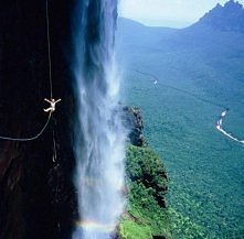 Weekend będzie raczej spokojny czy z dawką adrenaliny?  Na zdjęciu zapierający dech w piersiach ziplining w Wenezueli! / Lazy or extreme weekend?  In the picture you can see bre...