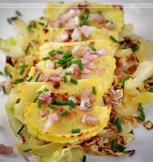 Pierogi z kiełbasą szynkową i pieczarkami