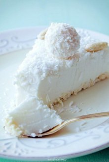 Sernik Raffaello na zimno :)

Składniki:

Spód:
• 100 g wafelków kokosowych w białej czekoladzie typu princessa

Masa kokosowa:
• 250 g serka mascarpone
• 1 i 1/2 szklanki (225 ...