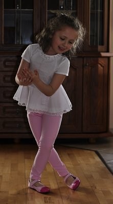 Mała Lady na chwilę przed wyjściem.