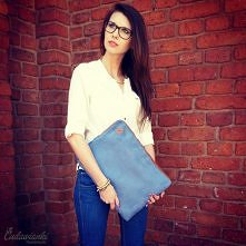 niebieskie zamszowe etui na...