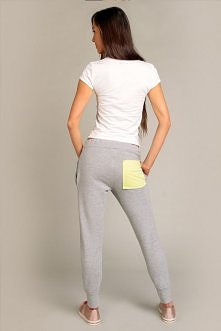 Sportowe dresowe spodnie z ozdobną kieszonką