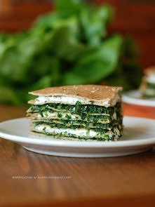 Tort naleśnikowy ze szpinakiem i twarożkiem