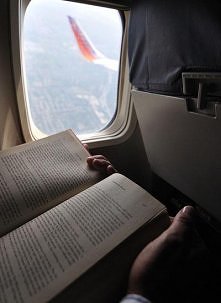 reading in the plane :3