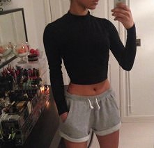 Wierze ze przyjdzie taki dzien w ktorym nie bede sie musiała wstydzic  swojego ciała.
Bede tyle próbowac az wrescie mi sie uda i osiagne to co zawsze chciałam mieć . Powodzenia ...