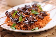 Pomidorowy kuskus z szaszły...