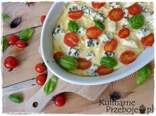 Zapiekanka makaronowa z serem pleśniowym

Składniki

    Makaron spaghetti - 250g
    Jajka - 3
    Śmietana kremówka - 200ml
    Ser żółty - 150g
    Ser pleśniowy - 100g
    P...