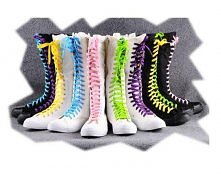 Converse do kolan z neonowymi sznurówkami...  Z tego co wiem są dostępne w cenie od 24.29 do 28.86$ ;)