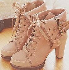 Pastelowe sznurowane botki ...