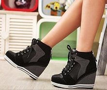 Czarne trampki na koturnie ...