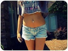 Macie kolczyk w pępku? :D