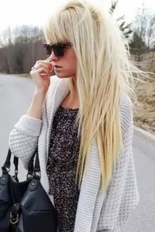 włosy<3  długość podobna do mojej ale blondu musiałam sie pozbyć, ponieważ w zyciu bym nie zapuścila przy moim drastycznym rozjasnianiu :(