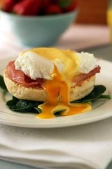 Jajka po benedyktyńsku