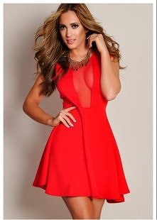 Mam na stanie widoczną sukienkę, rozmiar uniwersalny. Chętnie odpowiem na wszelkie pytania. Pisac na paulaaa1256@wp.pl lub 693653710. Dla pierwszego chętnego cena to 78 zł !