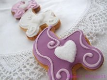 Ciasteczka z okazji narodzin lub chrzcin jako podziekowanie dla gości, zapakowane w celofanowy woreczek z winietką.
Po wiecej zapraszam na moją stronę na FB: Sweet Project