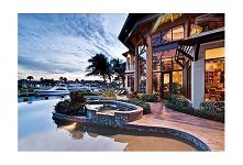 Dom z wielkim basenem ;)