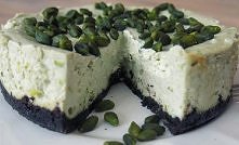 Sernik pistacjowy na czekoladowym spodzie