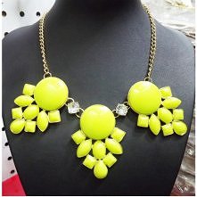 śliczny neonowy naszyjnik po kliknieciu w zdjęcie