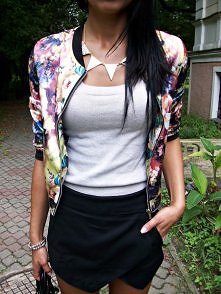 asymetryczne spodenki.