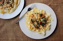 Makaron ze szpinakiem i sosem serowym