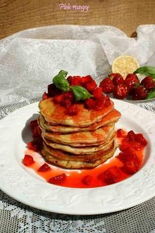 225 ml maślanki
160 g mąki
20 g drobnego cukru
1 łyżeczka proszku do pieczenia
1 łyżeczka sody oczyszczonej
1/2 łyżeczki soli
1 jajko
40 g masła, roztopionego i ostudzonego + do...