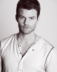 Daniel'a Gillies'...