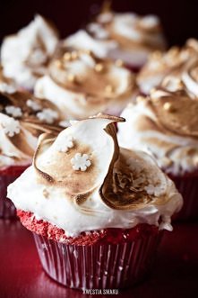 Czerwone babeczki biszkoptowe z opalaną bezą i marmoladą

Kliknij w zdjęcie, żeby zobaczyć przepis! ;)