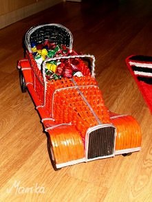 autko z papierowej wikliny ...