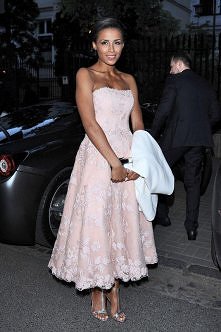 Samochód Roku `Playboya` | Moda Cafe

Kobiecość wcielona pod postacią Aleksandry Szwed i disnejowskiego projektu Violi Piekut. Słodkie, weselne, bezowe, ale jeszcze w granicach ...