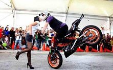 buziaczek przez kask <3