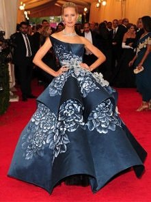 *** modelka Karolina Kurkov...